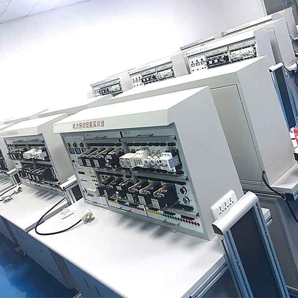 電拖技能考核實訓裝置(圖1) 電拖技能考核實驗裝置,空調系統接線、裝配、調動測量試驗運行實驗臺